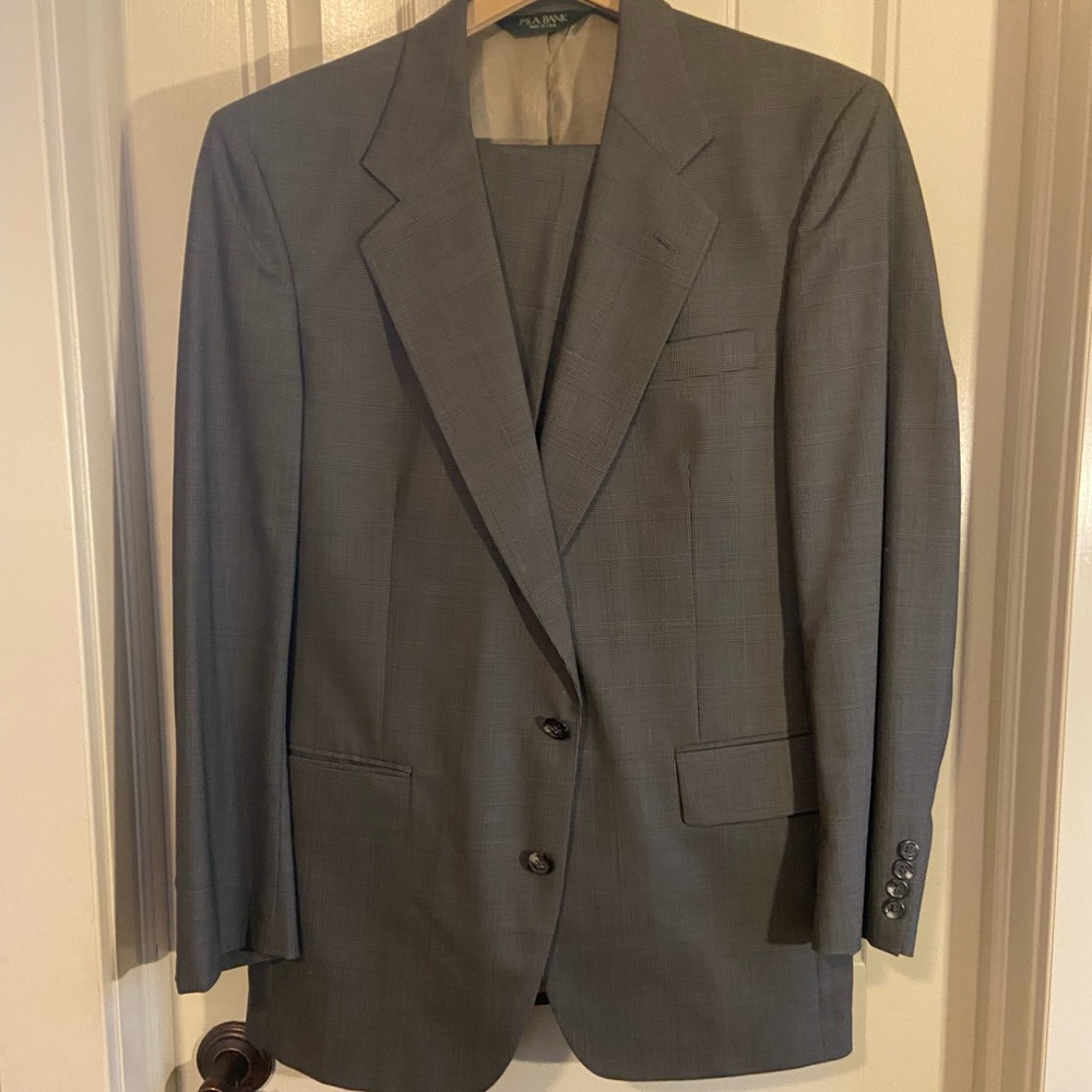 Jos. A. Banks Traveler Collection Gray 2 Button Suit 41R 32x31